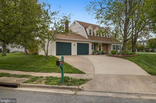 2161 Veenendaal Ct, Herndon, VA 20170-4042