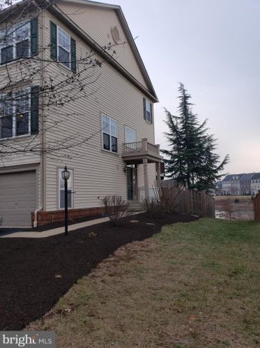 9197 Cascade Falls Dr, Bristow, VA 20136-6105