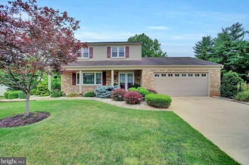 2772 Thornbridge Rd, York, PA 17408-3951