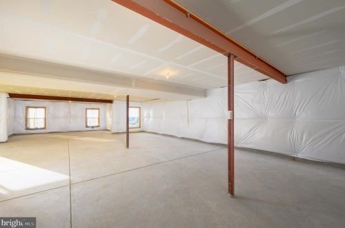 2331 Water Garden Dr, Hanover PA 17331-8319 exterior