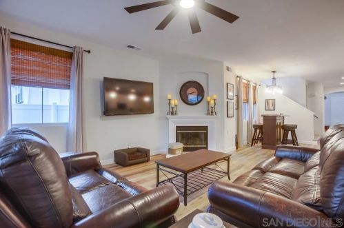 5057 Bella Collina St, Oceanside CA  92056-1924 exterior