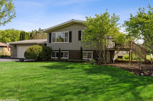9516 Beech Ave, Bull Valley, IL 60014-4813