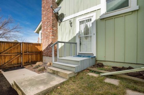 7569 Rosemary Cir, Englewood CO 80112-6419 exterior