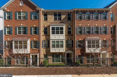 2281 Kew Gardens Dr, Woodbridge, VA 22191-6601
