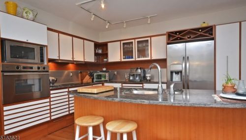 4 Brady Rd, Warren, NJ 07059-7006