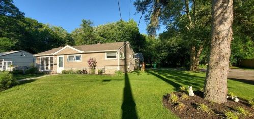 68 Torrington Dr, Warwick, RI 02889-3238