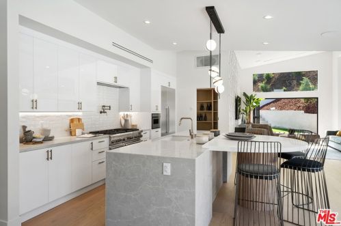 17137 Escalon Dr, Van Nuys CA  91436-4029 exterior