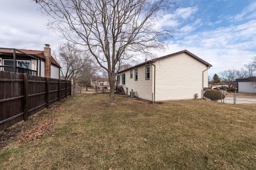 349 Stafford Way, Lemont IL  60440-2128 exterior