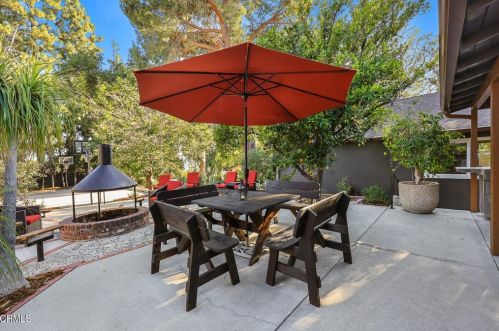 2512 Rockdell St, Glendale CA 91214-2221 exterior