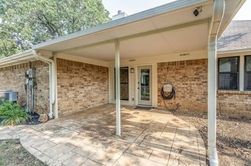 7025 Lincoln Dr, Fort Worth TX  76182-7663 exterior