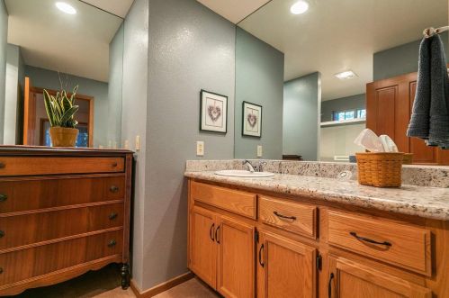 316 Skidder Trl, Truckee CA  96161-3927 exterior