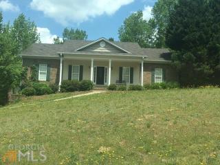 99 Cherokee Trl, Hoschton, GA 30548-2894