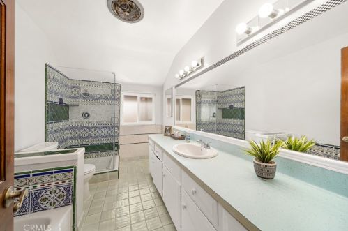 231 Sleepy Holw Dr, Glendale CA 91206-4727 exterior