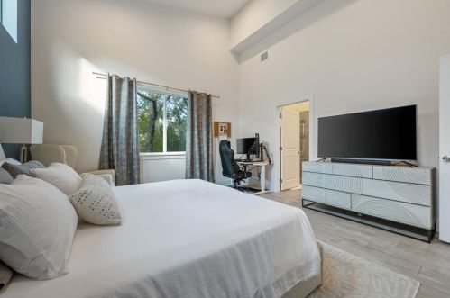 5008 Baker St, Austin TX  78721-1511 exterior