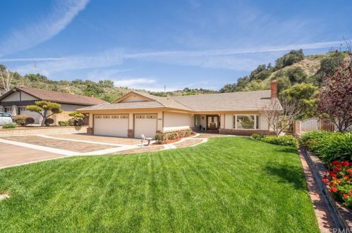 4940 Raymond Dr, La Verne, CA 91750-2221