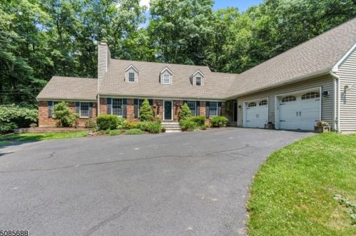 57 Milton Rd, Sparta, NJ 07871-3124