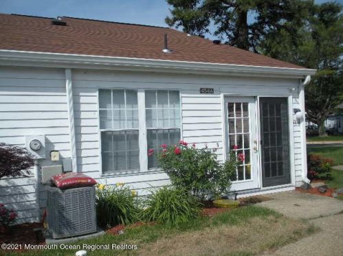 454 Chesterfield Ct, Lakehurst, NJ 08759-5502