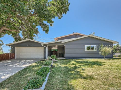 950 Briarwood Dr, Aurora, CO 80226-3768