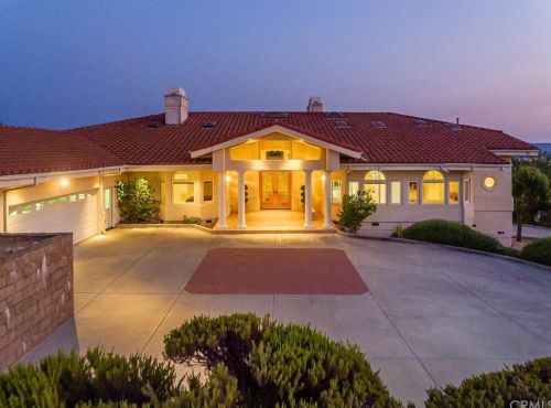 1545 Cumbre Rd, Lake Nacimiento, CA 93446-4906