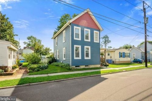 28 3rd St, Florence, NJ 08518-1917