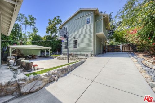 2832 Mayfield Ave, Glendale CA 91214-3816 exterior