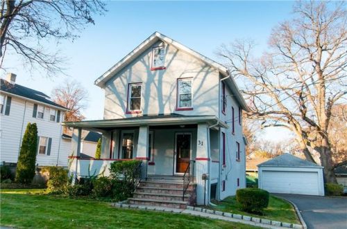 31 Newman St, Metuchen, NJ 08840-2326