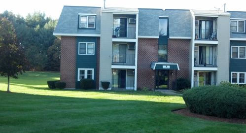 4 Knights Bridge Dr, Nashua, NH 03063-5084