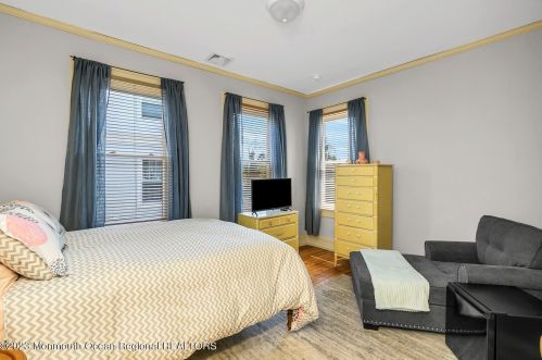 35 Leroy Pl, Tinton Falls NJ  07701-1712 exterior