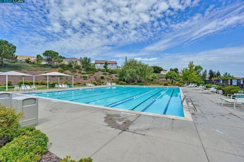 1046 Rolling Woods Way, Concord CA  94521-5400 exterior