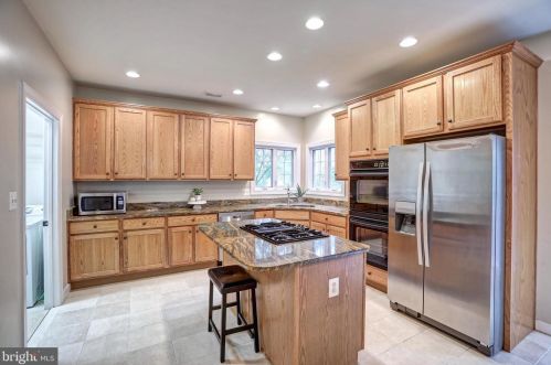 601 Austin Ln, Herndon, VA 20170-5101