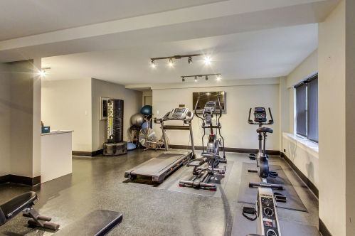 1350 Astor St, Chicago IL  60610-2172 exterior