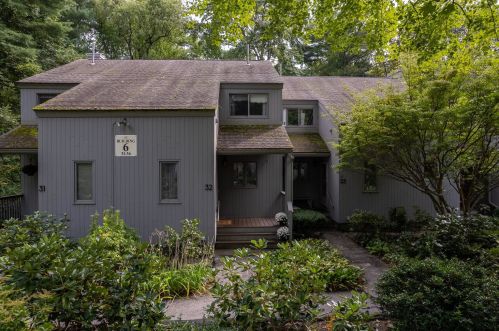 32 Brookside Dr, Stratham, NH 03885-2126