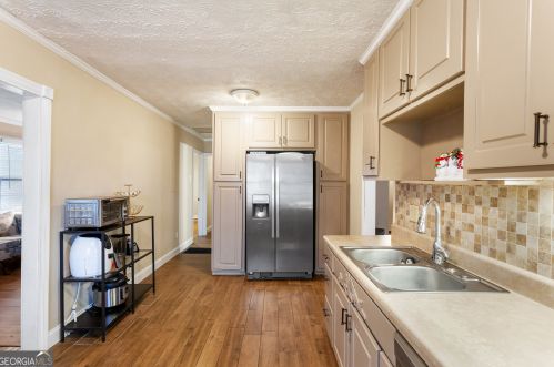 719 Hamilton Ave, Atlanta GA  30344-4144 exterior
