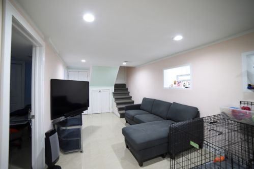 5956 Cortland St, Chicago, IL 60639-4009