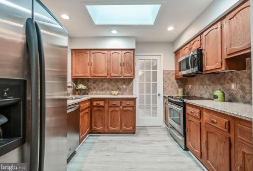 5074 Queens Wood Dr, Springfield VA  22015-1530 exterior