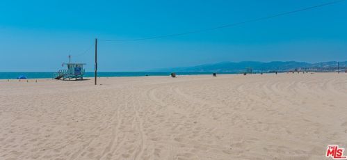 30 Sea Colony Dr, Santa Monica, CA 90405-5495