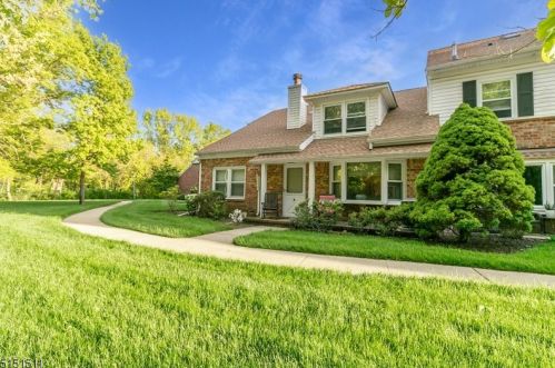 16 Harwich Ct, Scotch Plains, NJ 07076-3164