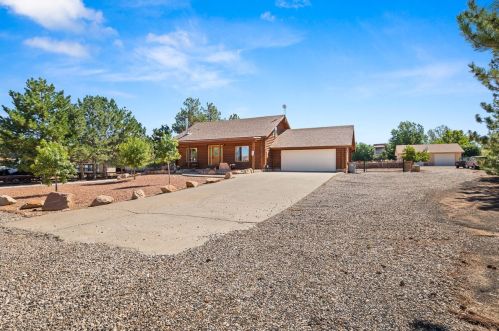 1040 Horsemans Park Dr, Saint George, UT 84783-5117