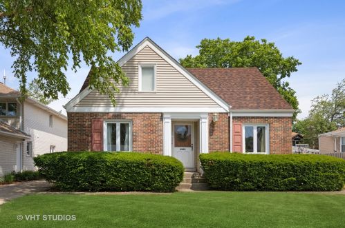 8833 Parkside Ave, Morton Grove, IL 60053-2547