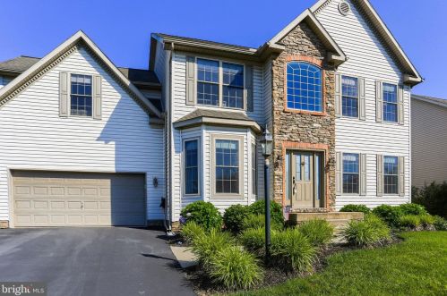 1443 Farm Cross Way, York PA  17408-8537 exterior