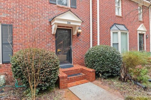 34 Huntington Place Dr, Atlanta, GA 30350-1813