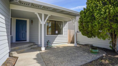 184 Buttercup Cir, Vacaville, CA 95687-7321