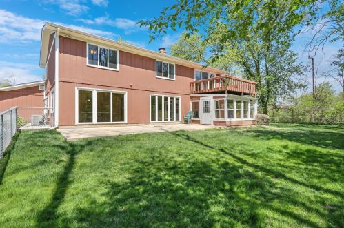 1325 Beach Rd, Waukegan, IL 60087-1514