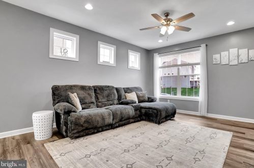 77 Overlook Dr, Hanover PA 17331-9136 exterior