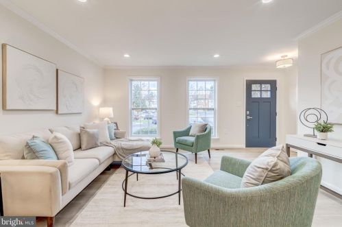 8527 Bauer Dr, Springfield VA  22152-2345 exterior