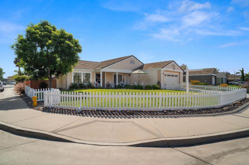 770 Sunningdale Dr, Oceanside, CA 92057-5019