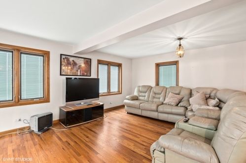301 Williams St, Thornton, IL 60476-1245