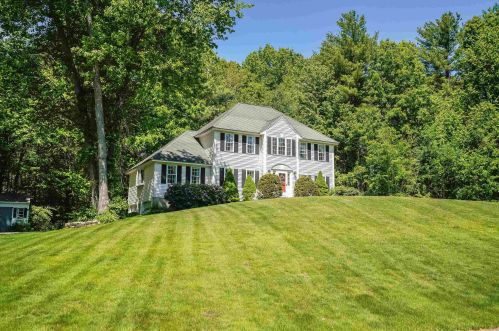 10 Chandler Dr, Londonderry, NH 03053-2583