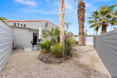 2715 Junipero Ave, Palm Springs CA  92262-1816 exterior