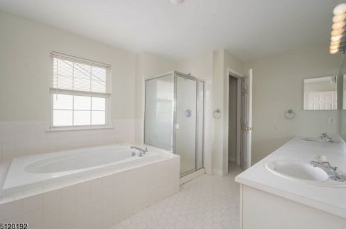 53 Saxton Dr, Hackettstown NJ  07840-1742 exterior